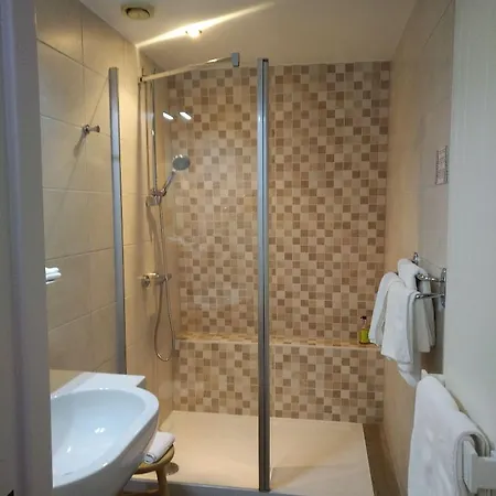 Logis Notre-dame De Bonne Fontaine Hotel 3*