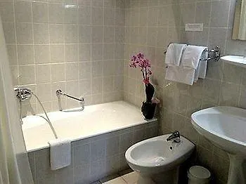 Hotel Logis Notre-dame De Bonne Fontaine 3*