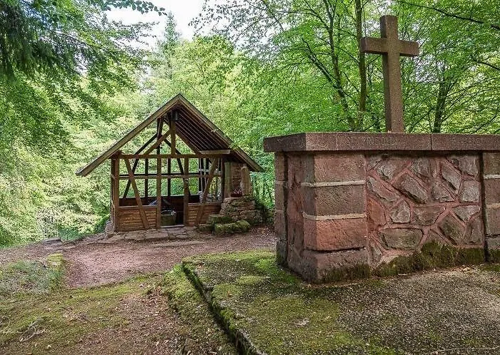 Logis Notre-dame De Bonne Fontaine Hotel