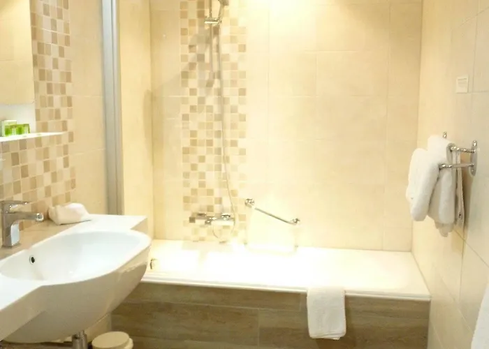 Hotel Logis Notre-dame De Bonne Fontaine 3*